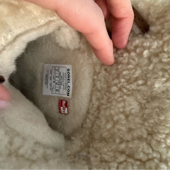 Sorel Brown and Black Winter Boots with Sherpa Lining - Picture 5 of 6